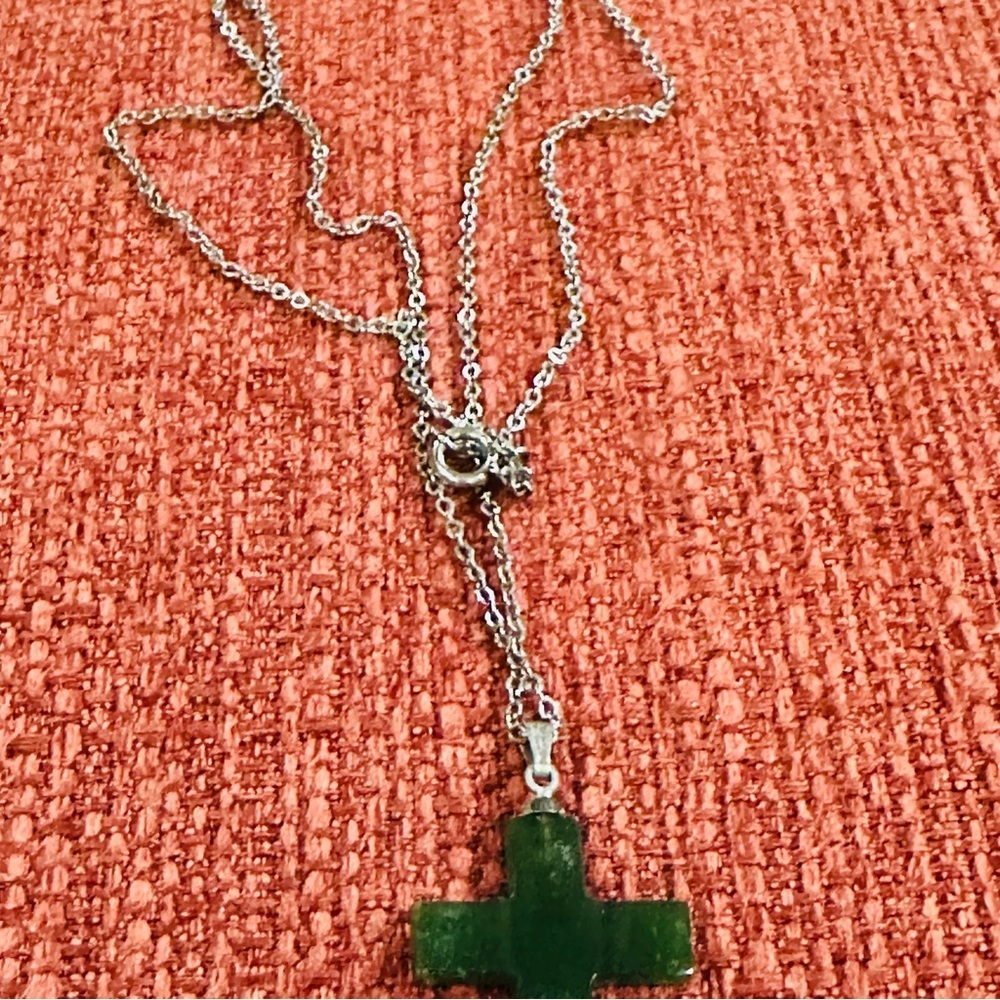 Vintage Green Stone Cross Charm with Silvertone Chain - Picture 3 of 3
